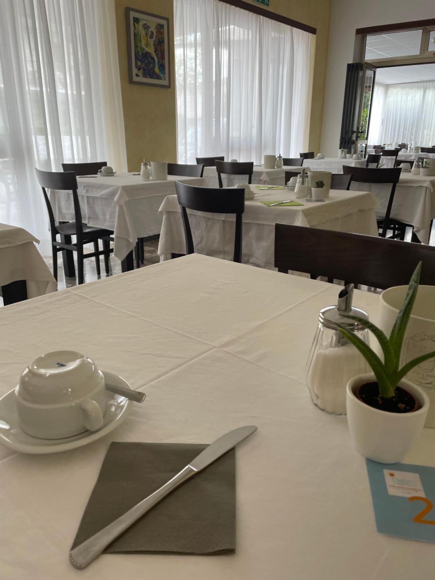 Pensione Ornella Lignano Sabbiadoro Ngoại thất bức ảnh
